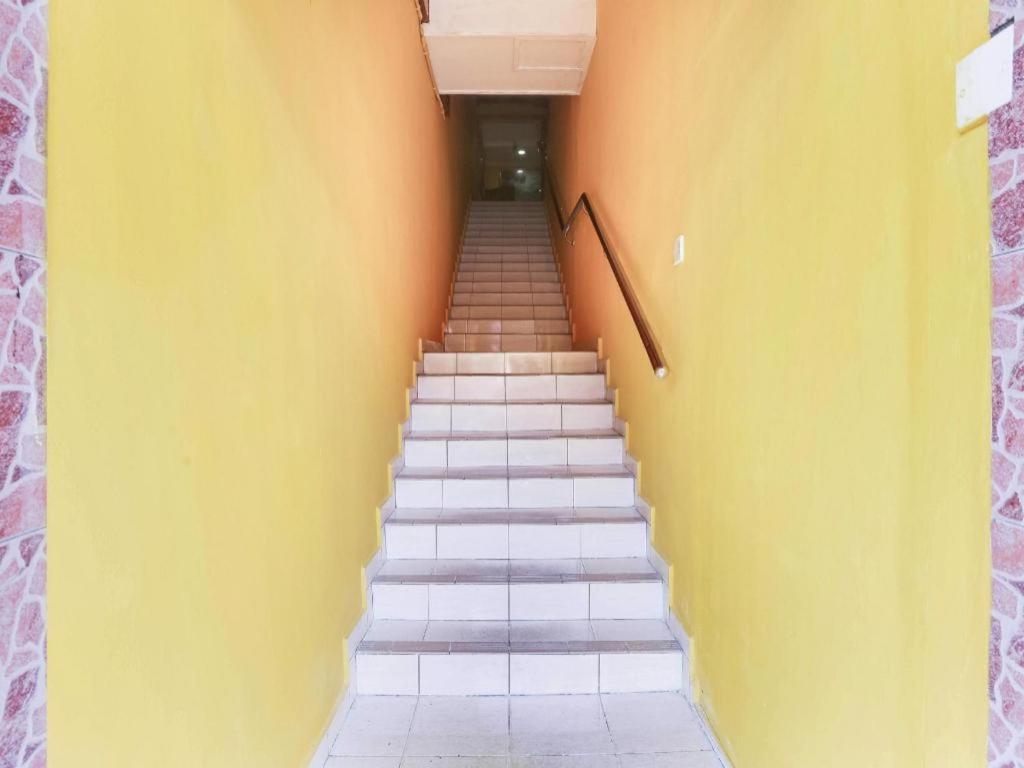 Oyo 89406 Lucky Budget Hotel Нилай Екстериор снимка