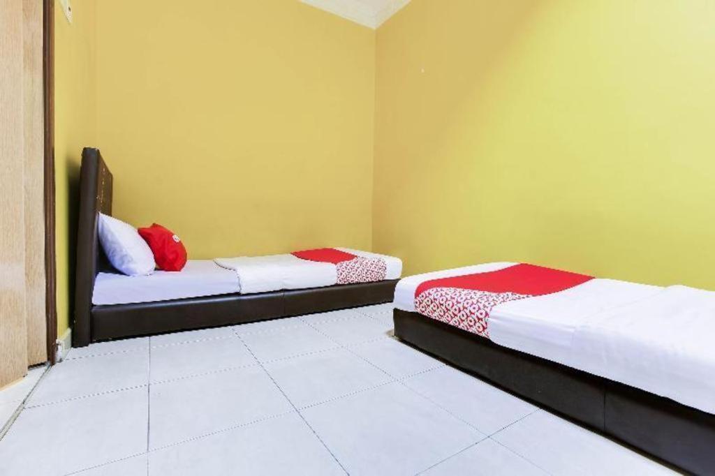 Oyo 89406 Lucky Budget Hotel Нилай Екстериор снимка