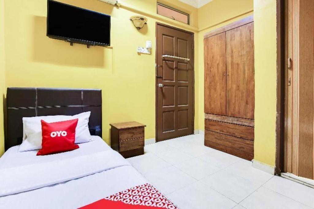 Oyo 89406 Lucky Budget Hotel Нилай Екстериор снимка